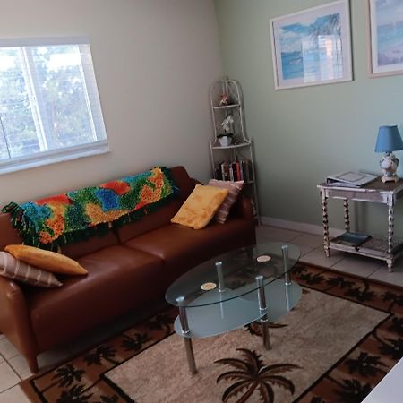 شقة Cozy Beach Getaway كيب كانافيرال المظهر الخارجي الصورة